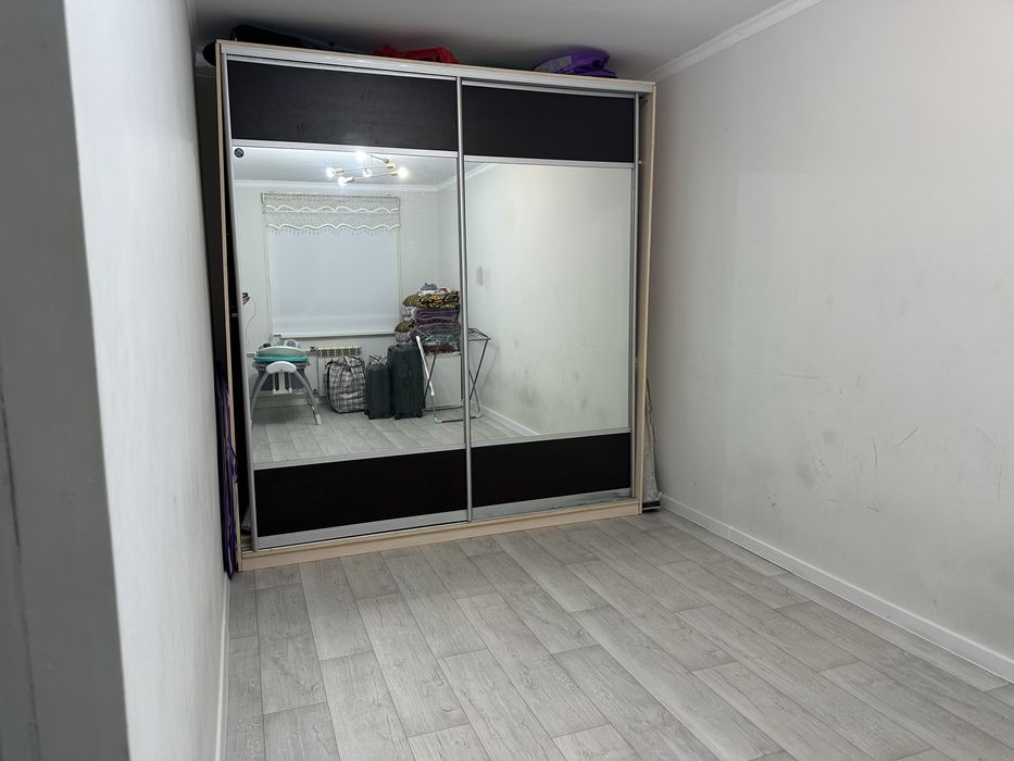 Шкаф-купе даром.