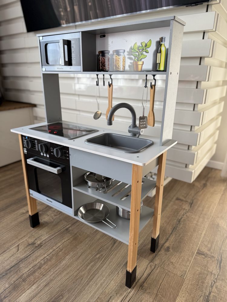 Детска дървена кухня MIELE