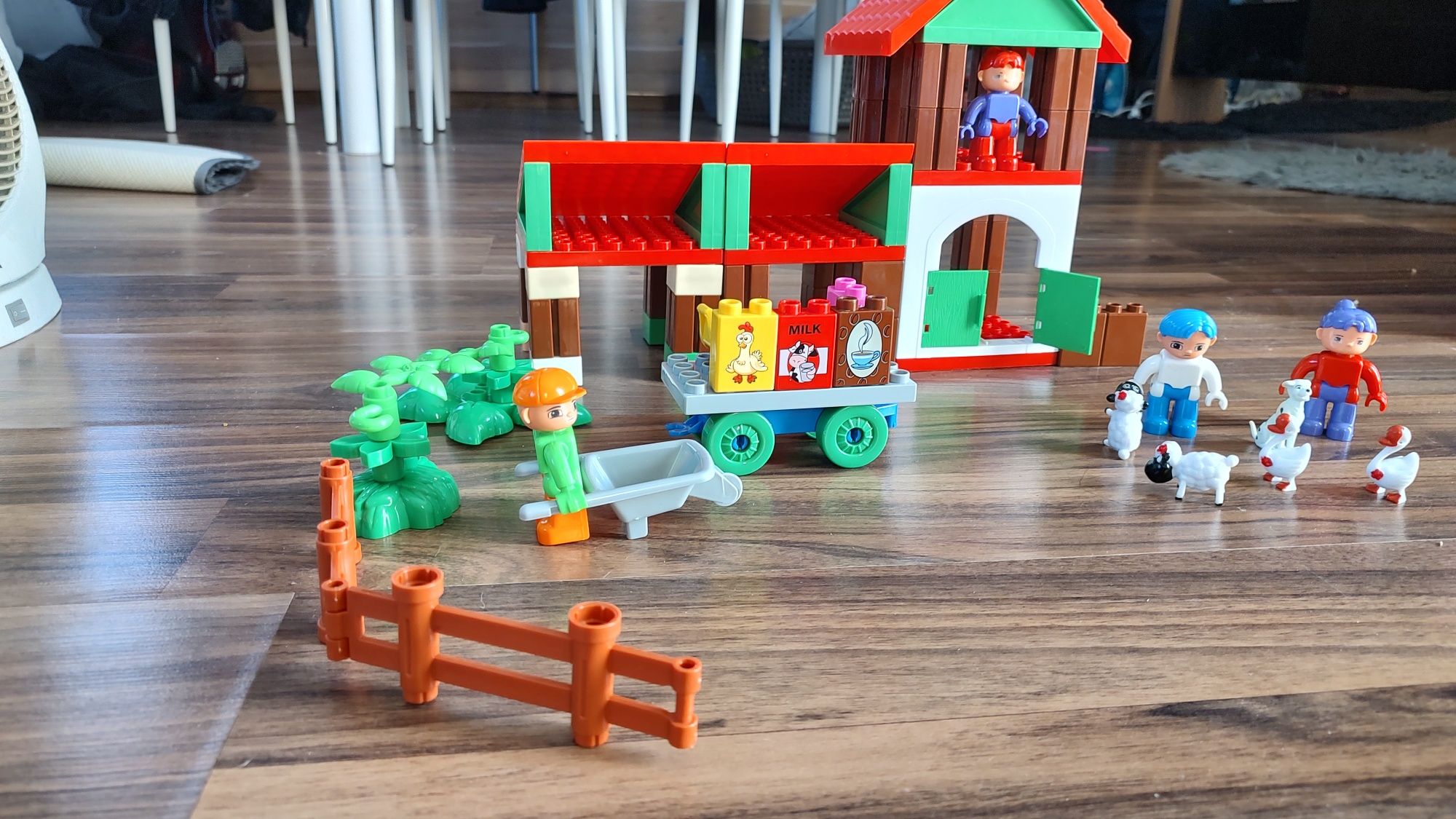 Ferma Lego cu animale ,fermieri și accesorii