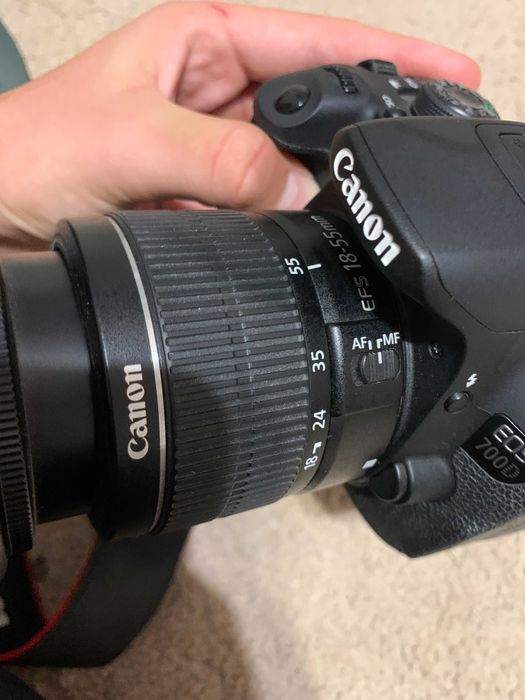 Canon EOS 700D + Obiectiv  EF-S 18-55mm IS - DSLR cu kit complet