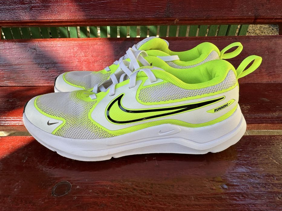 Adidasi Nike Cosmic Runner - marime 36,5