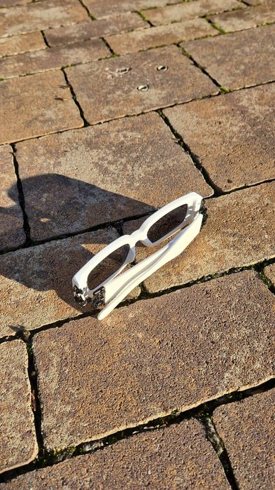 Ochelari de soare Off White albi cu negru