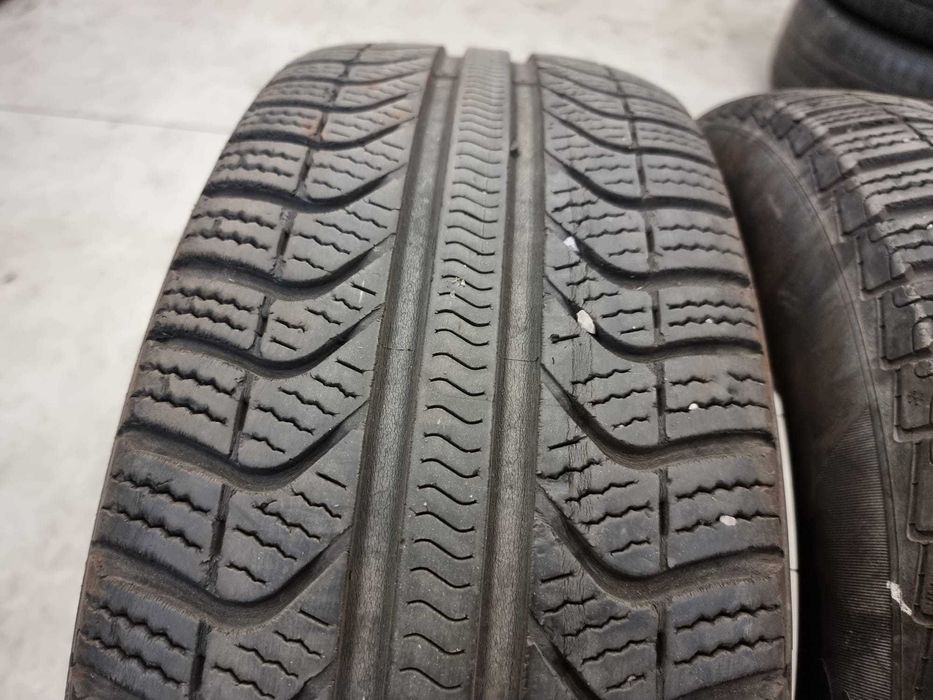 2 Anvelope MIXTE(vara-iarna) 205.55.16 'Pirelli' ; stare buna