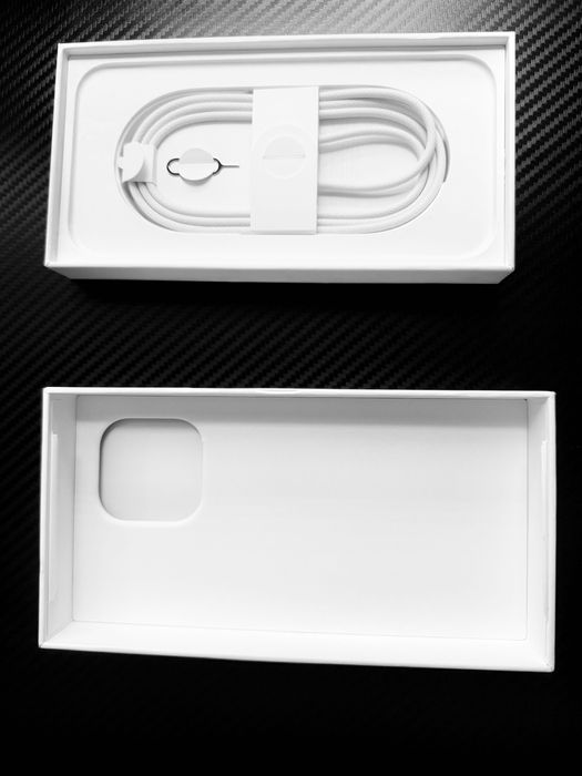 Продавам iPhone 16 Pro Max 1TB Black Platinum