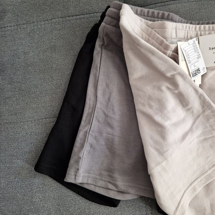 Pantaloni scurti masura 146