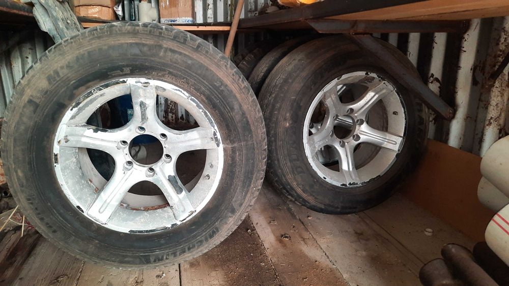 Колёса диск с покрышкой на Монтеро Спорт. 3 штуки.