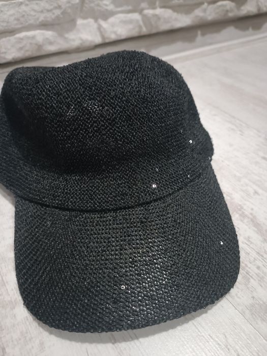 Шапка с пайети,черна
