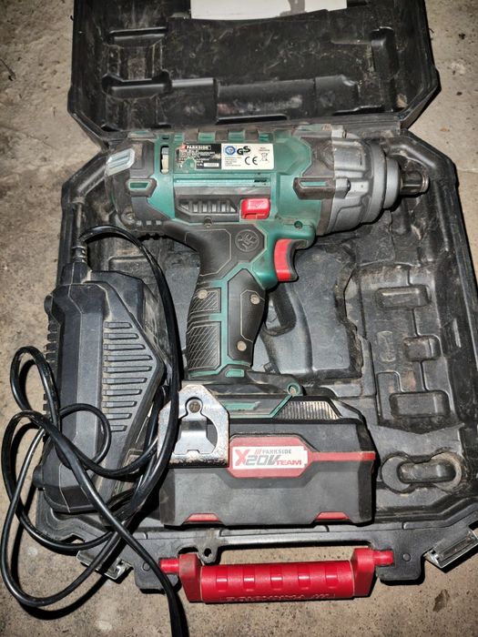 Vand următoarele scule