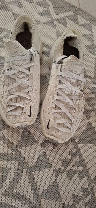 Vând adidasi nike