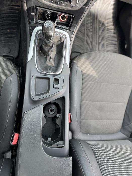 Продавам Opel Insignia 2.0 CDTI