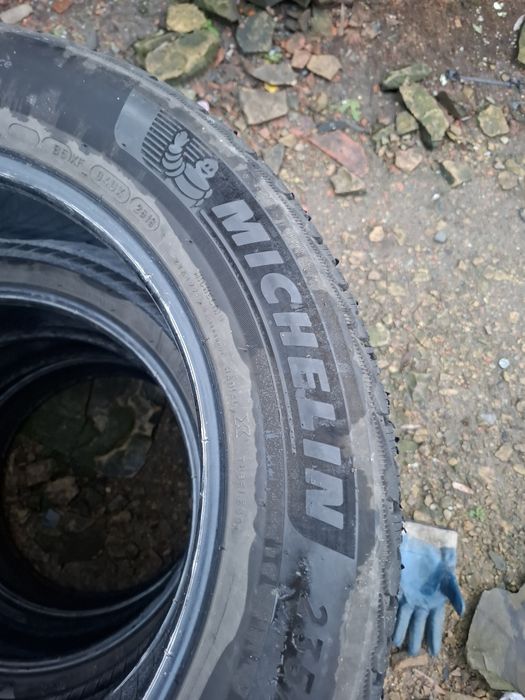 Vand 1 sau 2 sau 4 anvelope 235 60 18 michelin de iarna