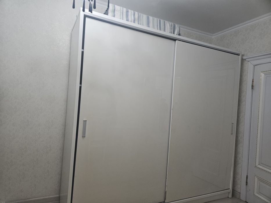 Шифоньер и туалетный столик