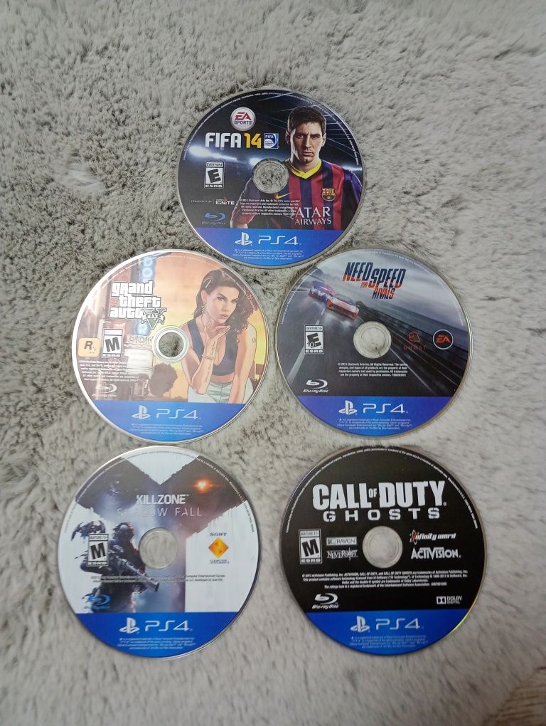 Ps 4 fat с игри и 1 джойстик