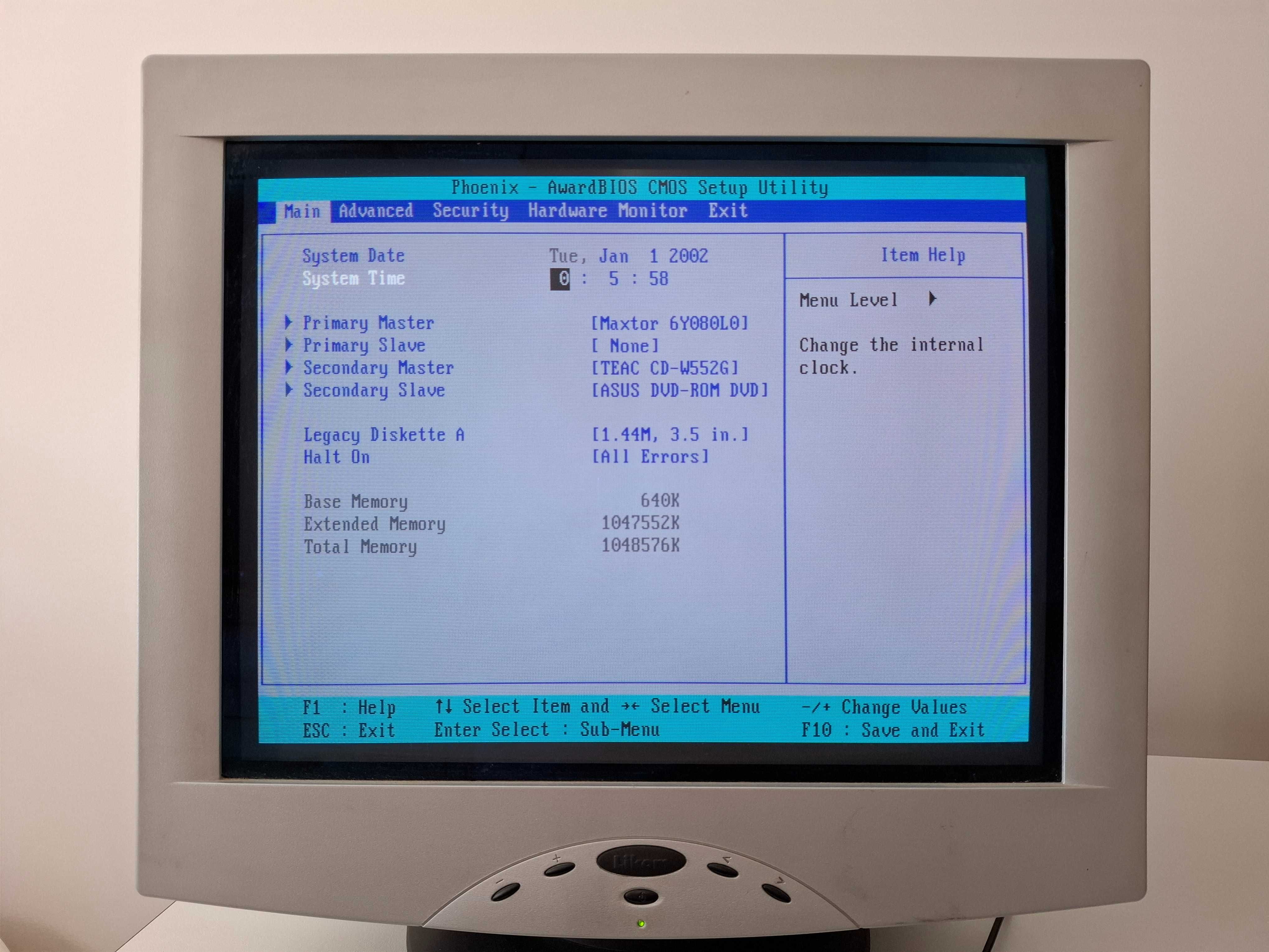 Vand PC vechi AMD Athlon XP 1GB DDR1 nVidia FX5200 monitor CRT 15.4"