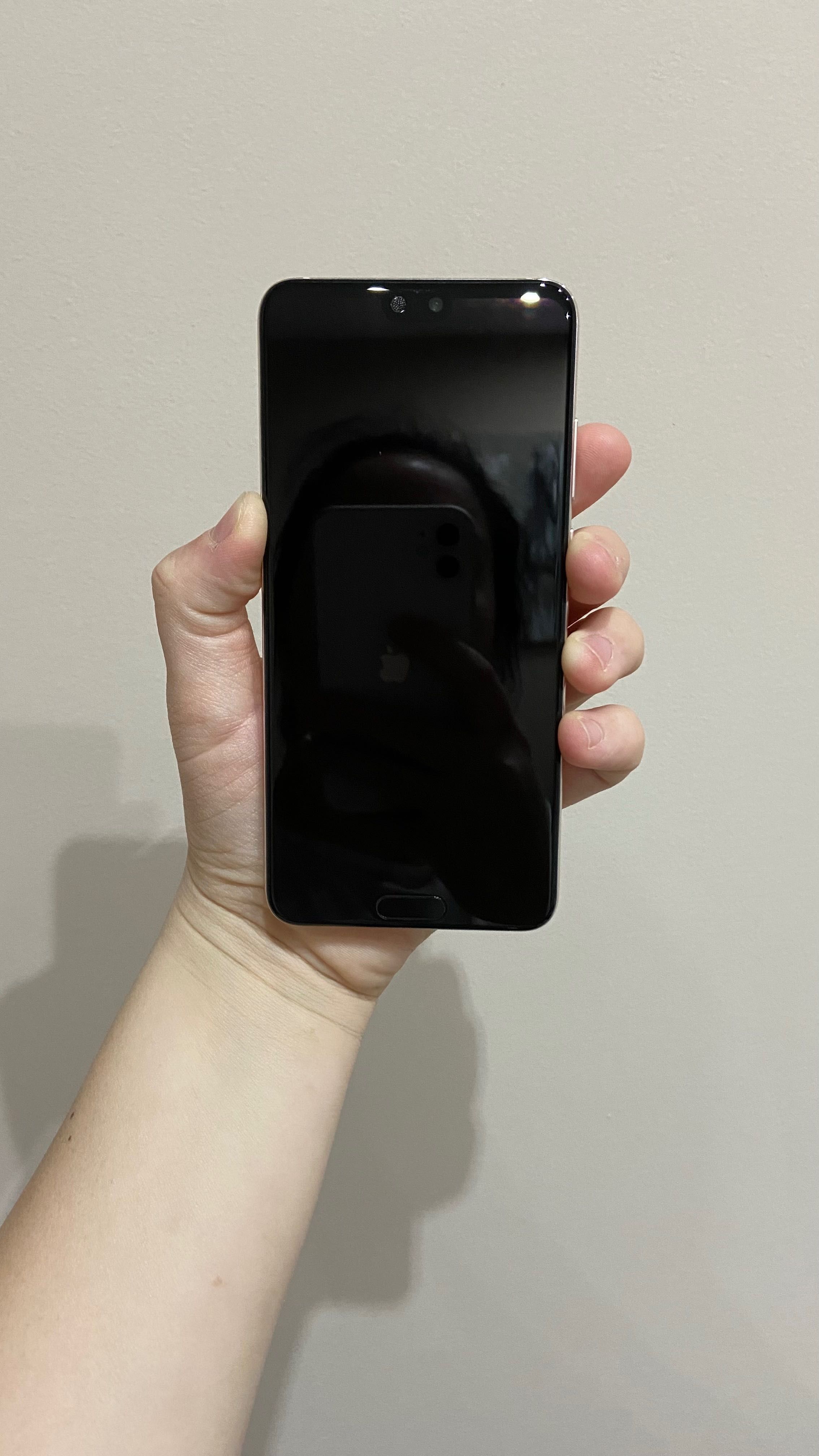 Телефон Huawei p20 64GB