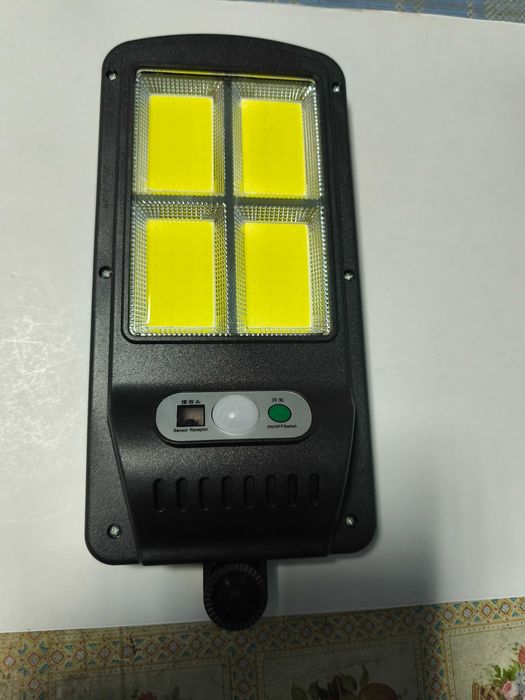 Lampa solara cu 4 ochi led cob si telecomanda
