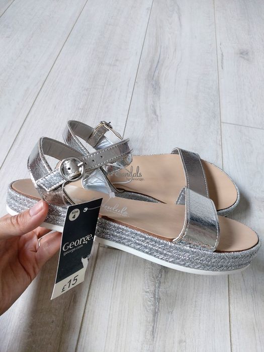 Нови сандали George