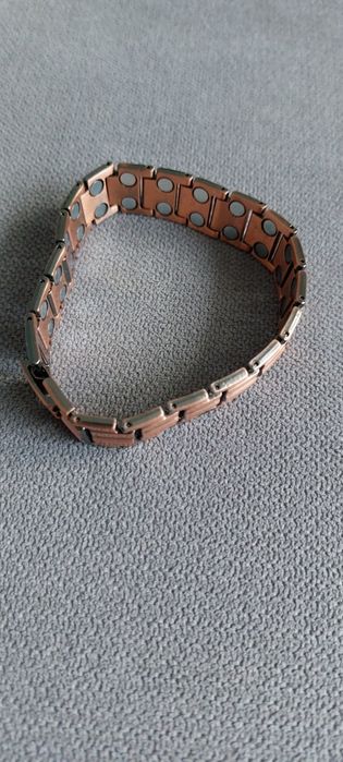 Медна гривна с магнити