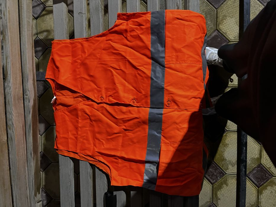Продаю такую сигнальную жилетку