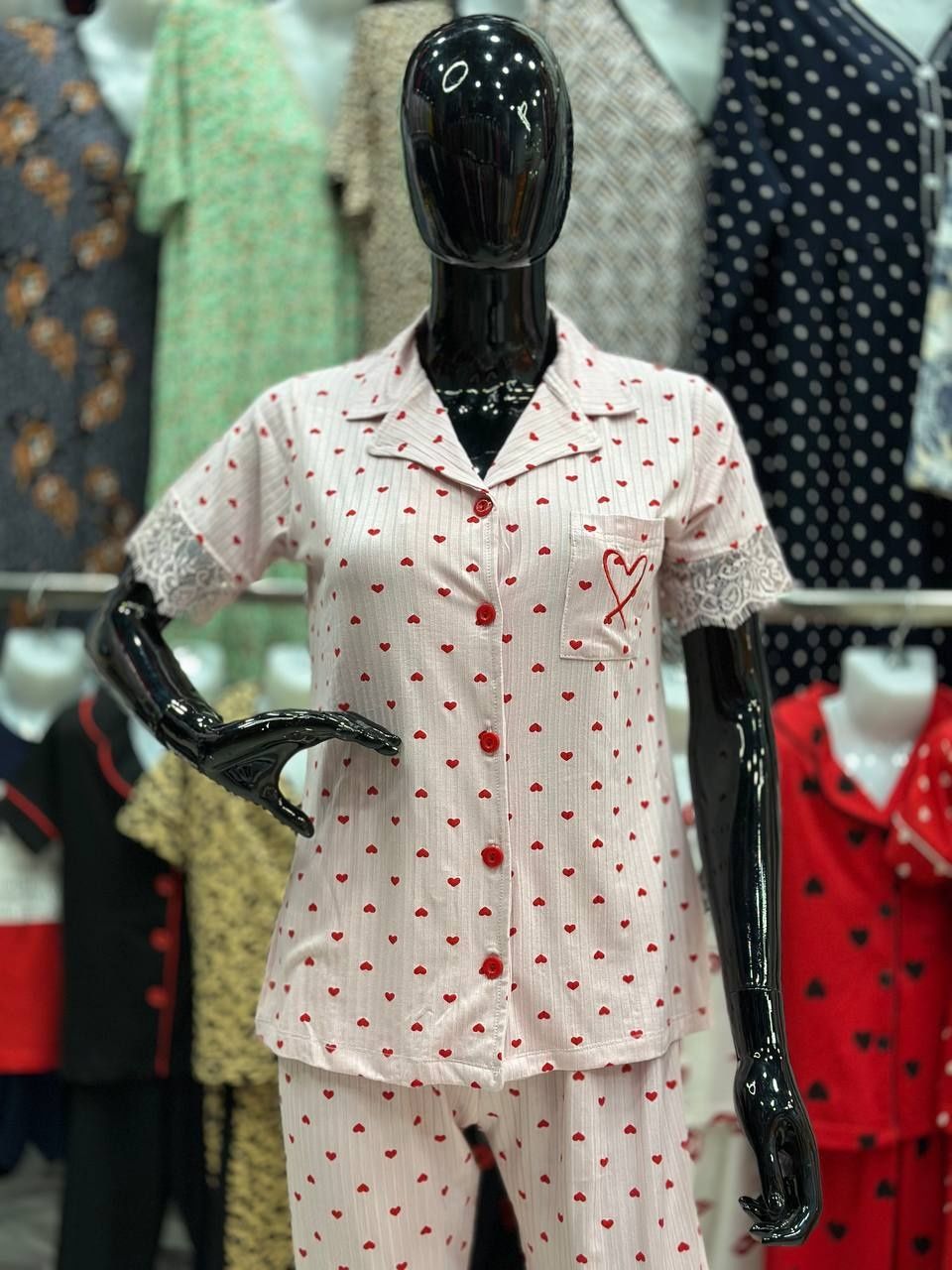 Ayollar uchun chiroyli pijama