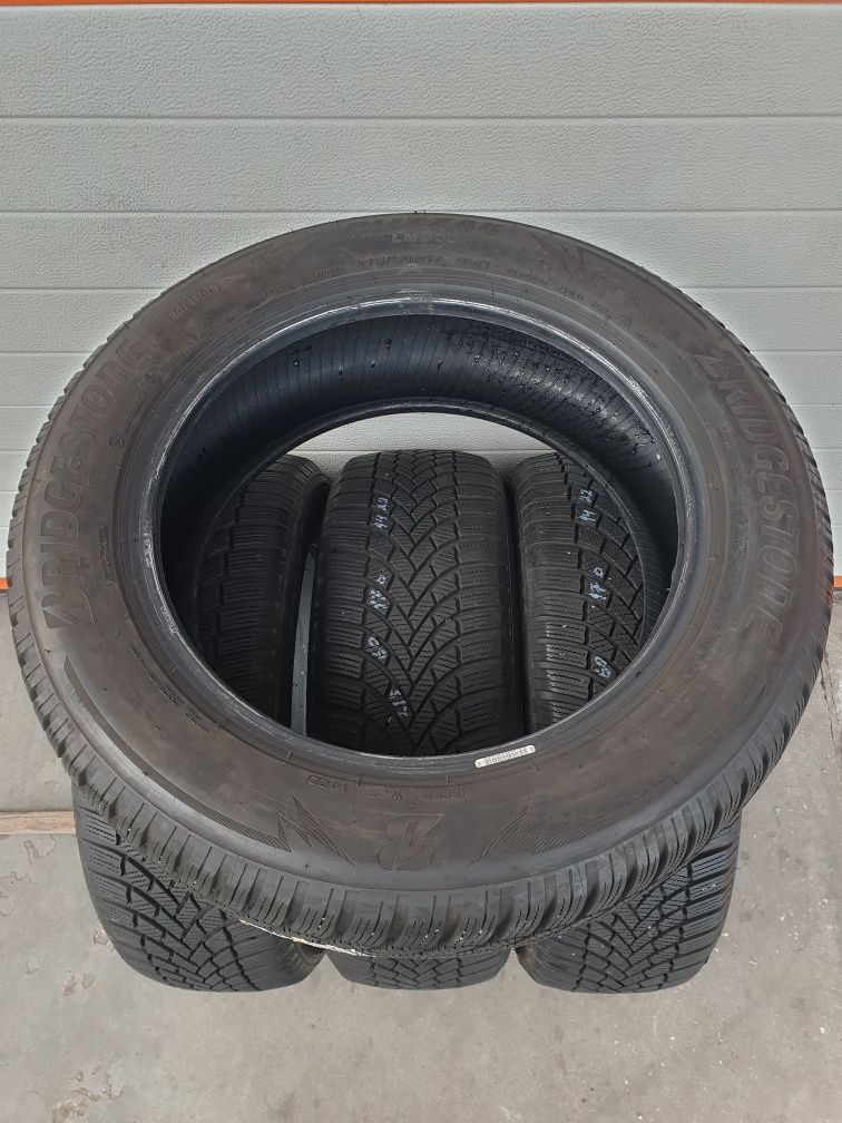 Зимни гуми 4 броя BRIDGESTONE Blizzak LM005 215 60 R17 дот 1422