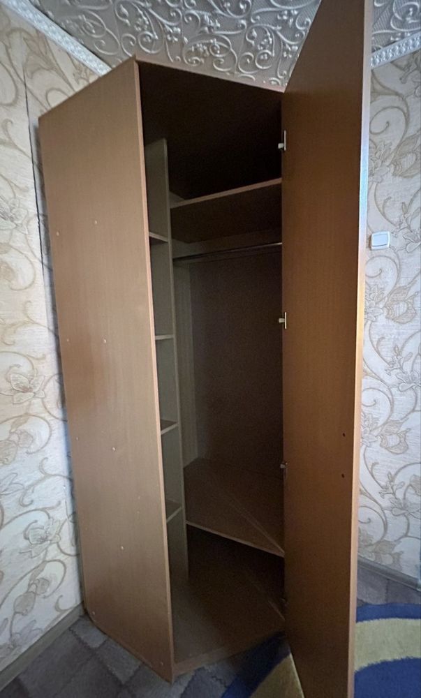 Продам угловой шкаф