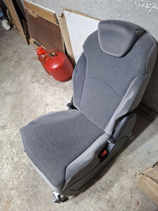 Седалка за пежо 807