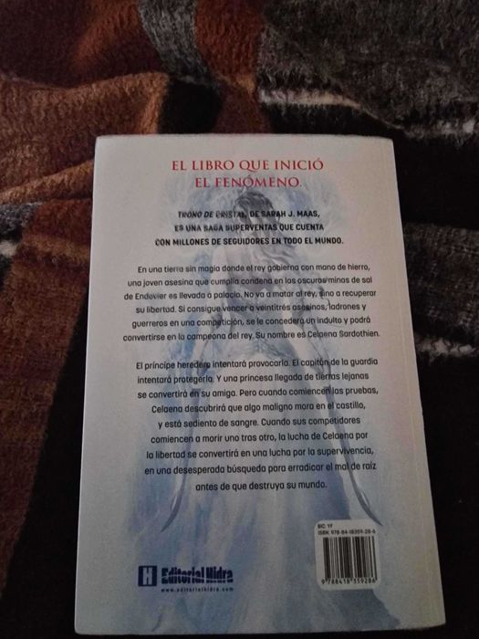 Фентъзи поредица "Стъкленият трон" на испански език, чисто нови