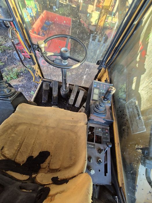 Excavator pe roți  zeppelin zm 15 t cat