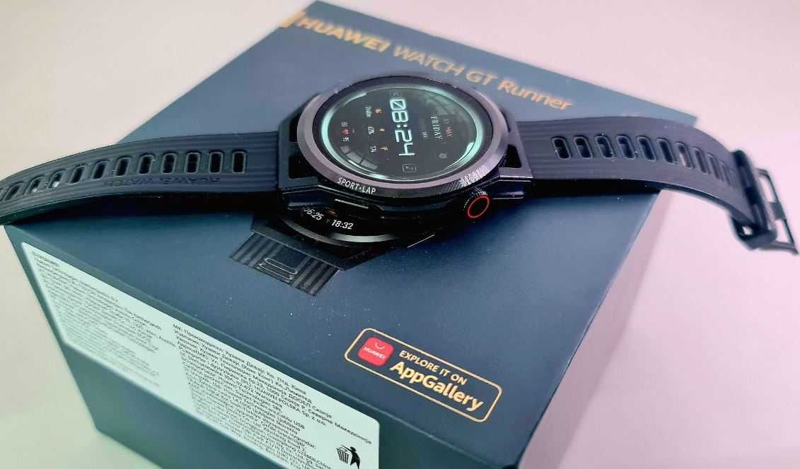 Smartwatch Huawei GT Runner, pachet complet, in cutie.