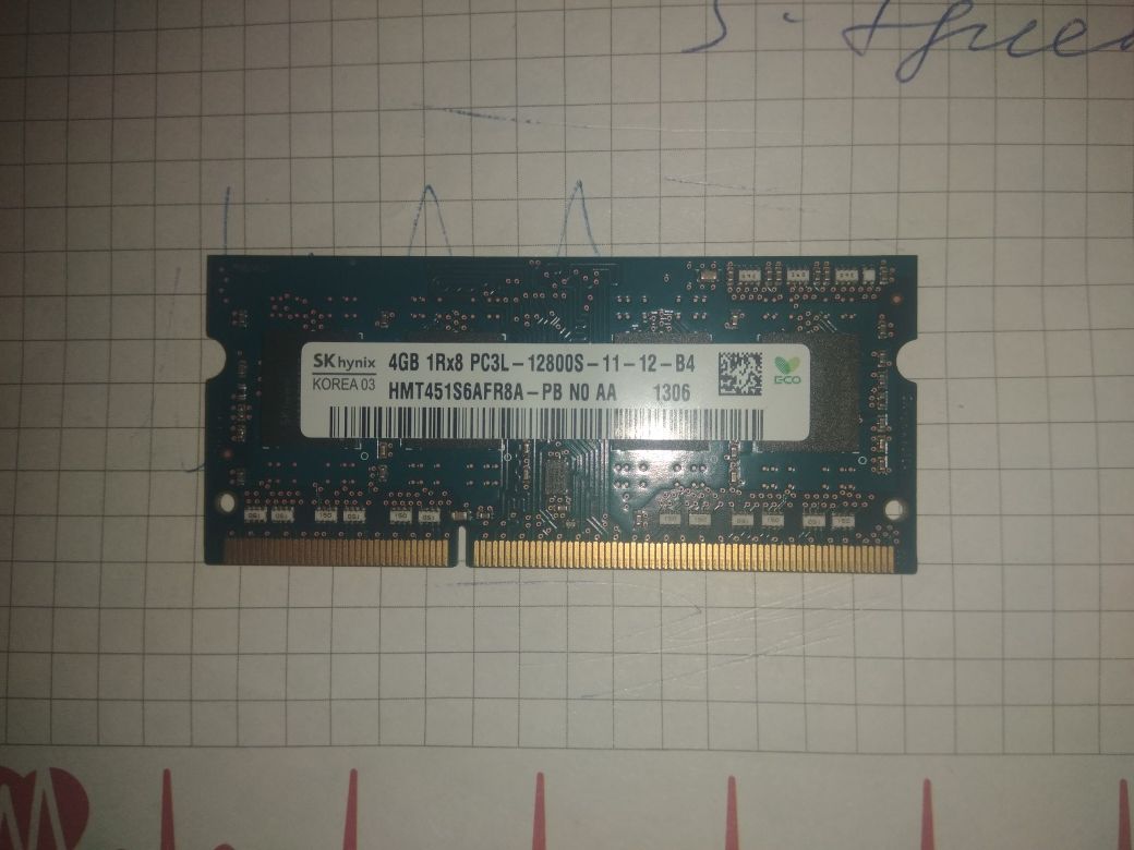 Оперативная память .Hynix 4 ГБ DDR3L 1600.