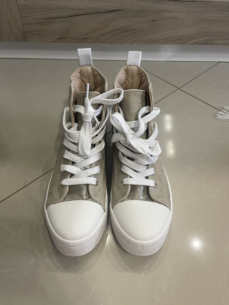 Оригинални кецове Guess