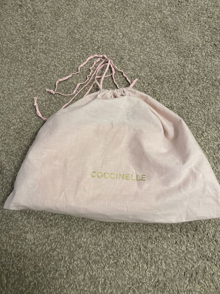 Дамска чанта Coccinelle естествена кожа
