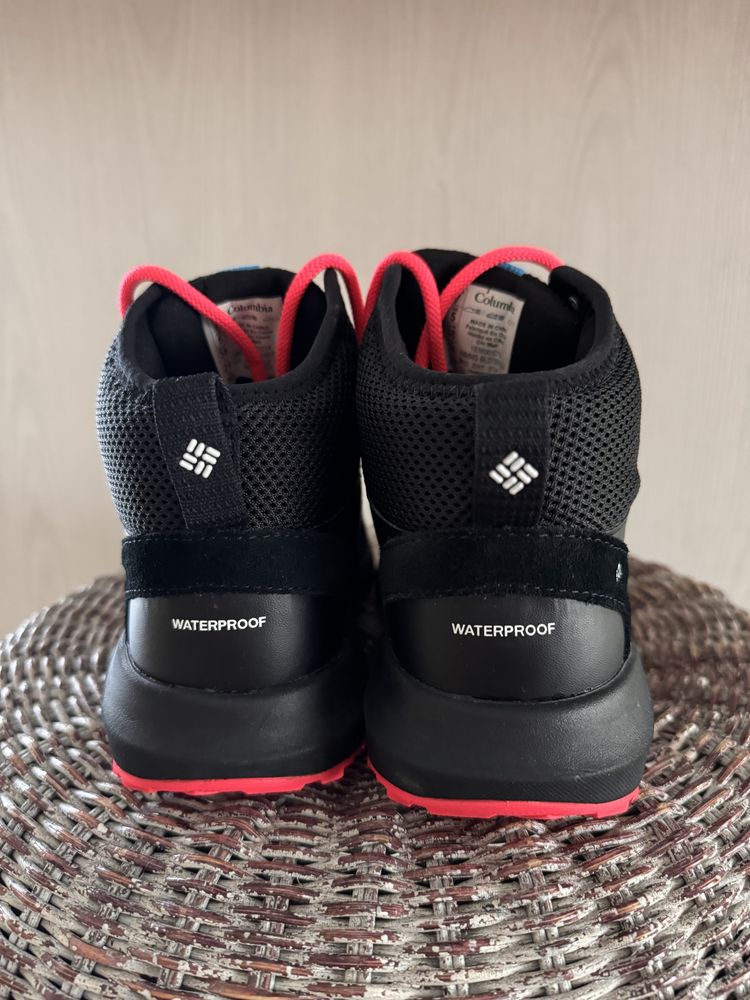 Columbia Туристически обувки Mid Waterproof
