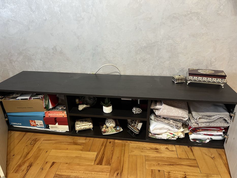 Mobila de sufragerie 3 corpuri si o biblioteca