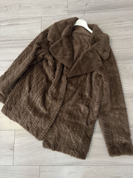 Haina blana nurca aurie