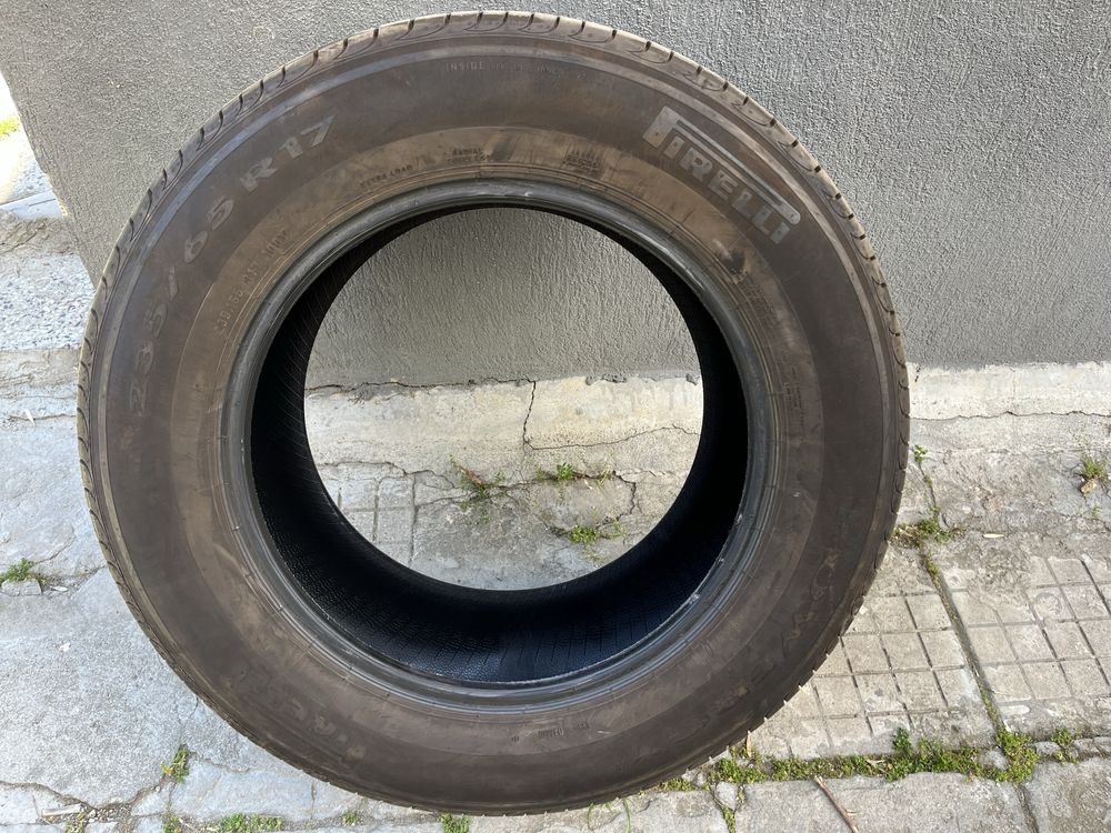 Гуми 2 броя летни Pirelli и Vredestein 235/65/17