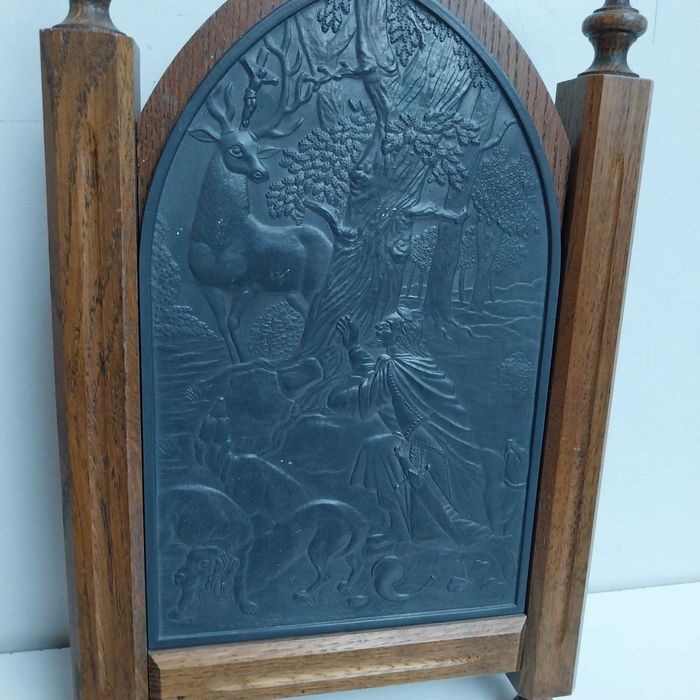 НАЙ ДОБРАТА ОФЕРТА Стара немска дървена кутия за ключове ,за стена.