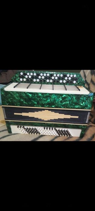 Продам музыкальный инструмент