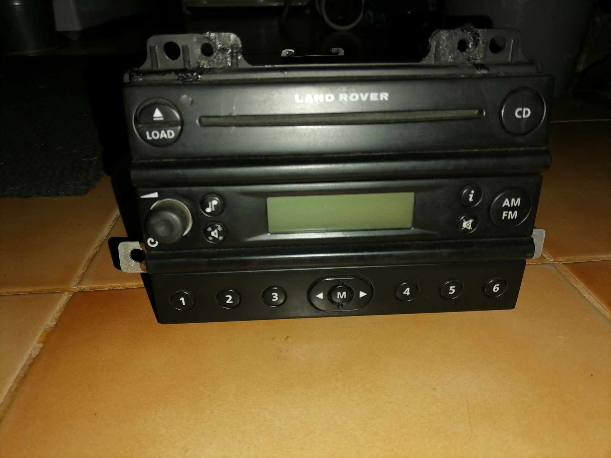 Radio cd land rover freelander 1 funcțional cu mici probleme