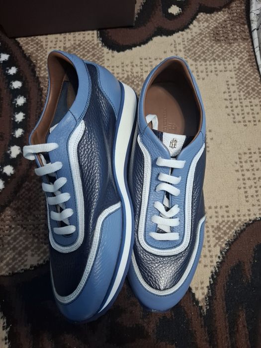 Yangi oyoq kiyim razmeri kichkinaligi uchun sotyapman sifati juda a'lo