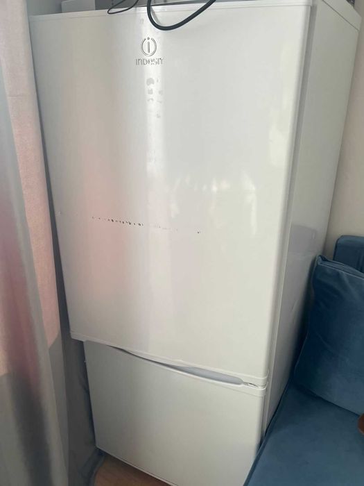 Холодильник бу indesit