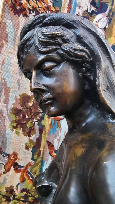 O deosebită Piesă din Bronz semnată