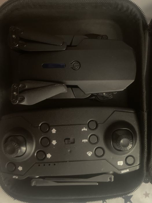 Дрон  е88 норм минус нет