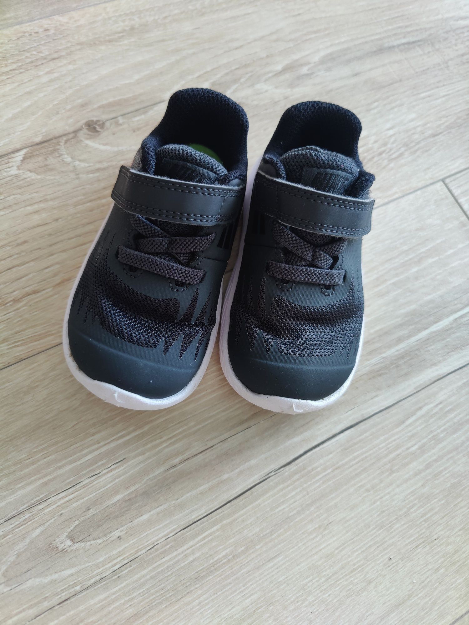 Adidași Nike mărimea 21. O purtare