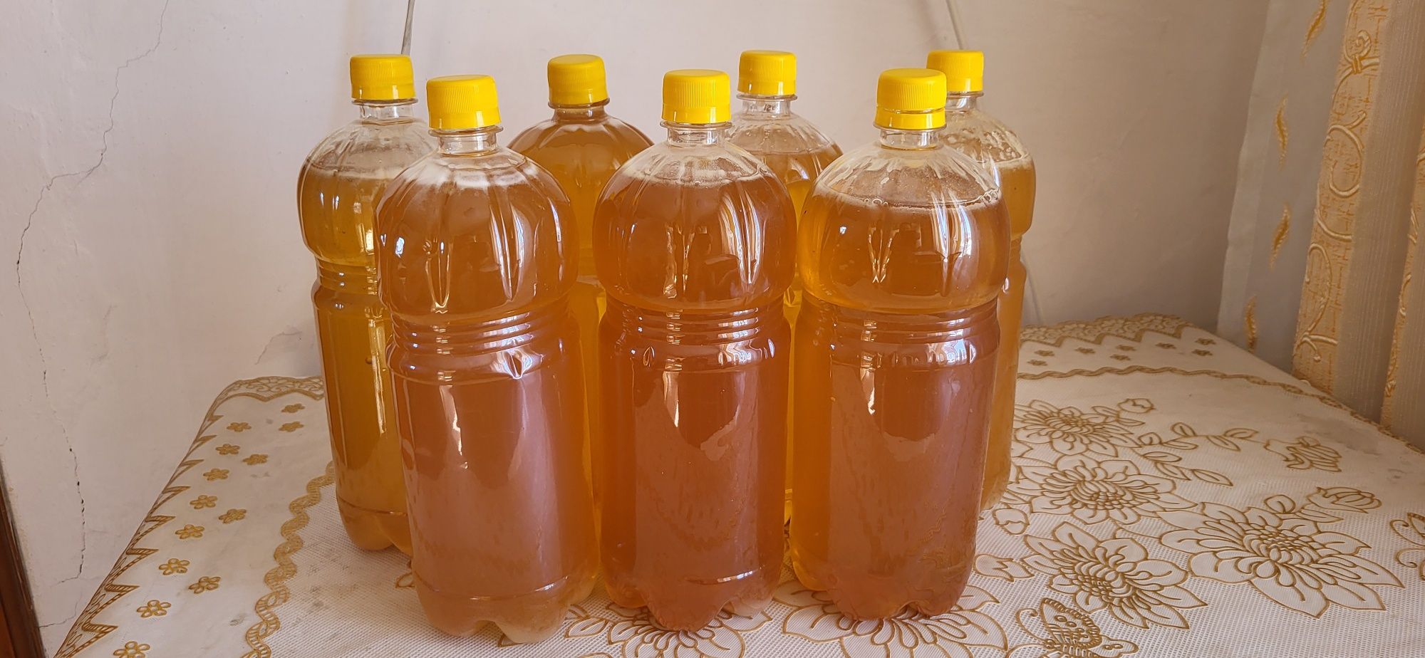 Продаётся Мёд натуральный продукт из разнотравие,горных цветов Алтая.