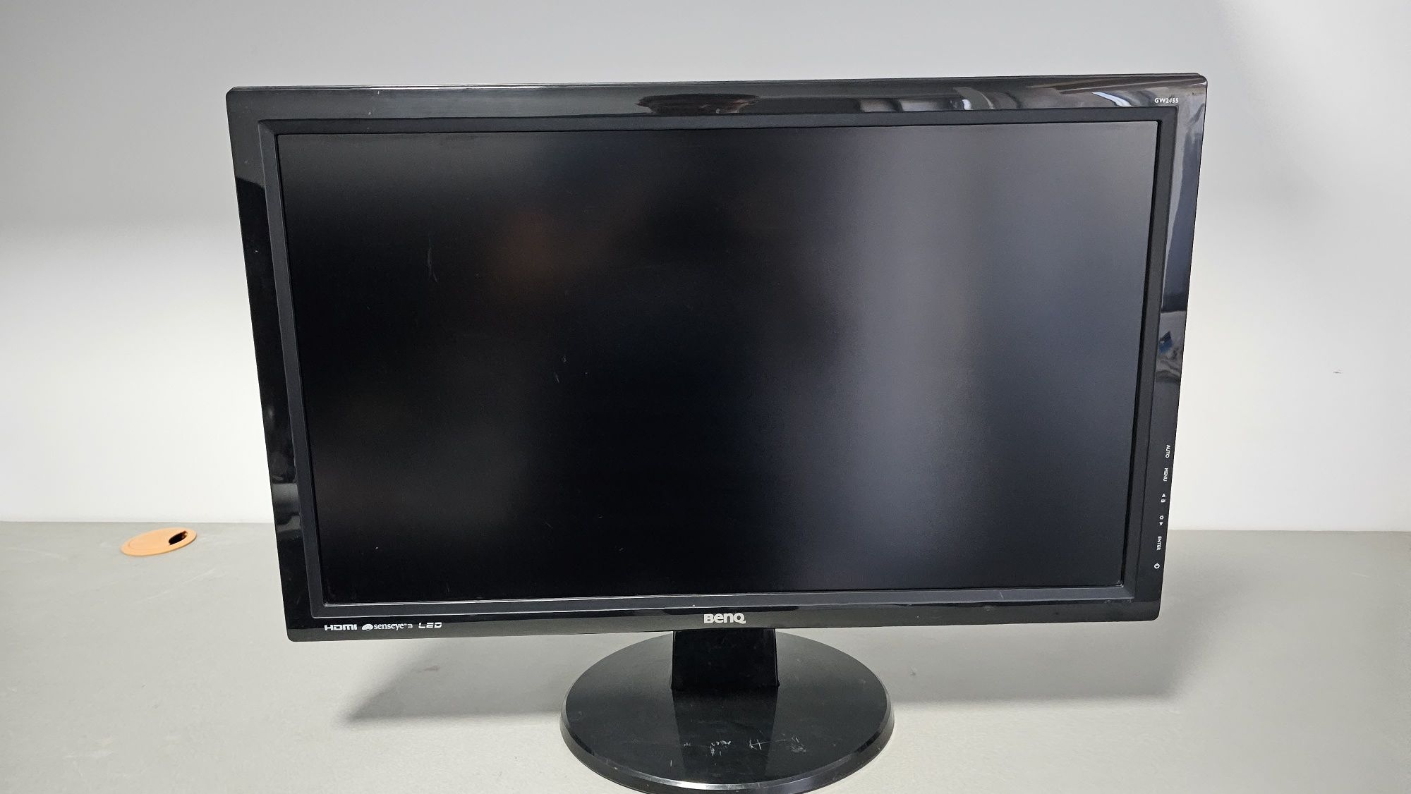 Sistem  i3, 8G RAM, SSD 240GB, monitor 24"