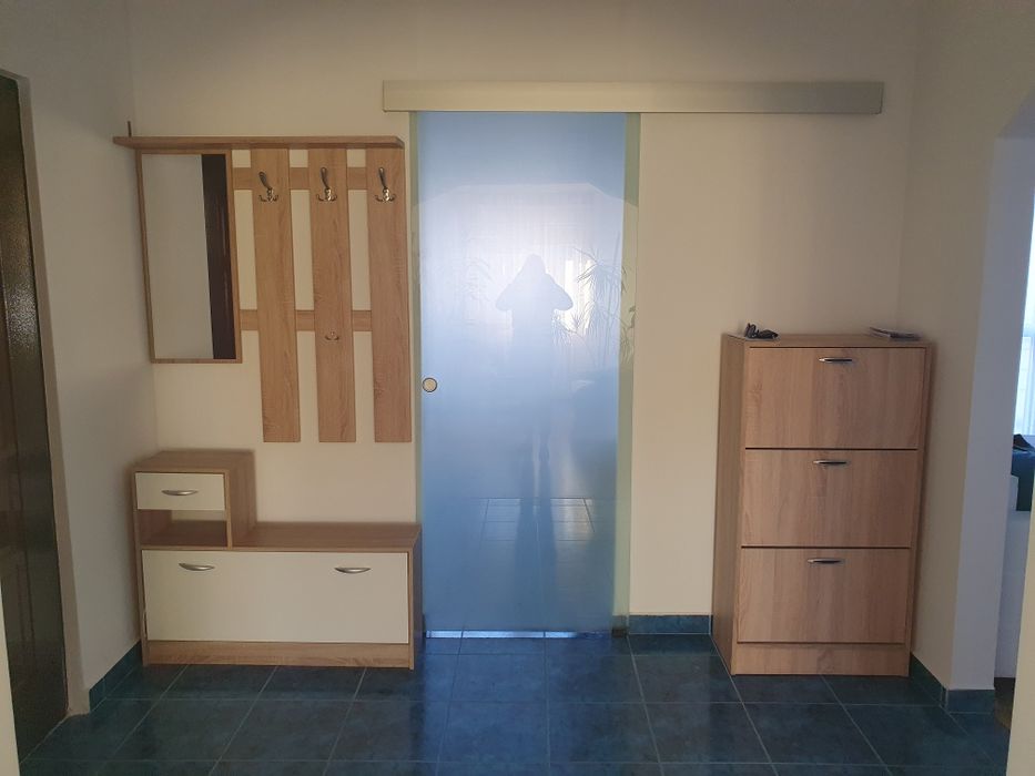 Închiriez apartament patru camere