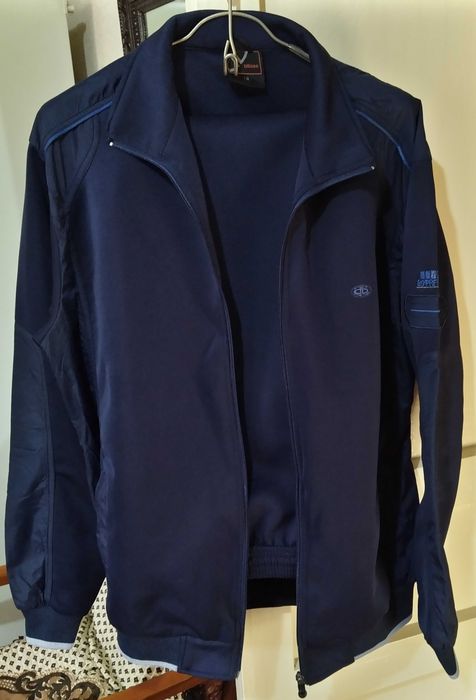 Спортивный мужской костюм