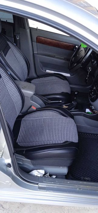 Lacetti 1.8 sotiladi